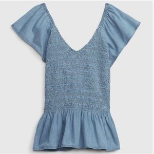 Ruffle Short Sleeve Smock V-neck Indigo top. Size large.